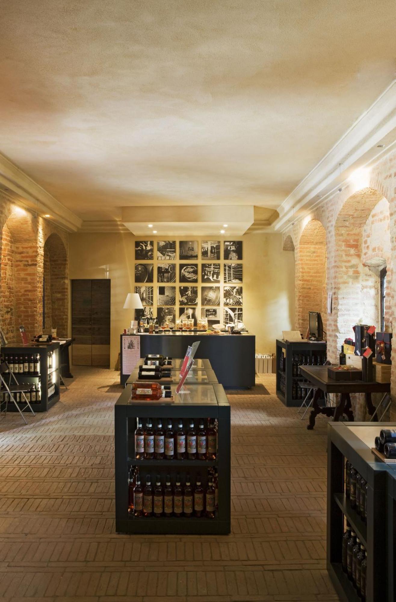Castello Di Gabiano Villa Luaran gambar