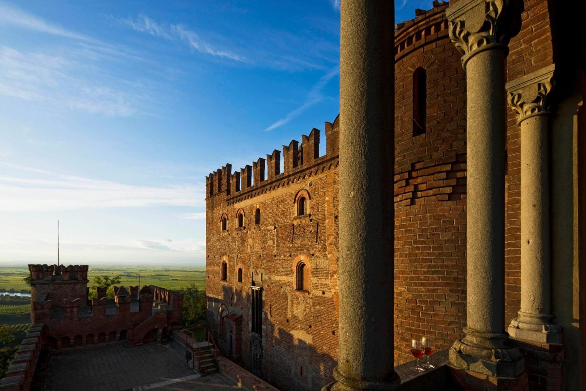 Castello Di Gabiano Villa Luaran gambar