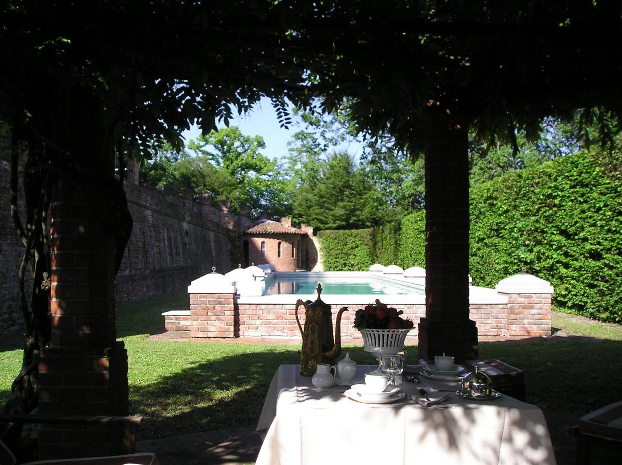 Castello Di Gabiano Villa Luaran gambar